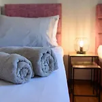 Regina\'S Downtown Apartment By Corfuescapes