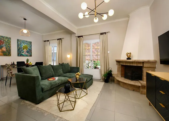 Regina\'S Downtown Apartment By Corfuescapes